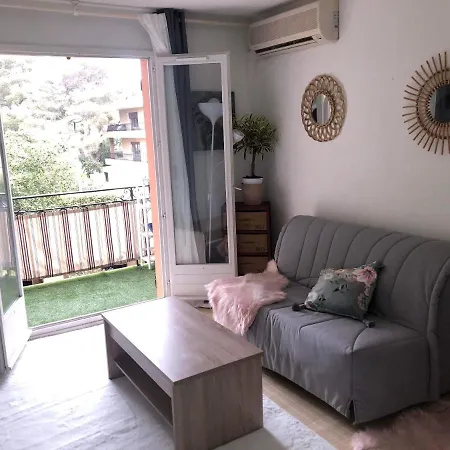 Studio En Front De Mer Avec Balcon Et Climatisation *